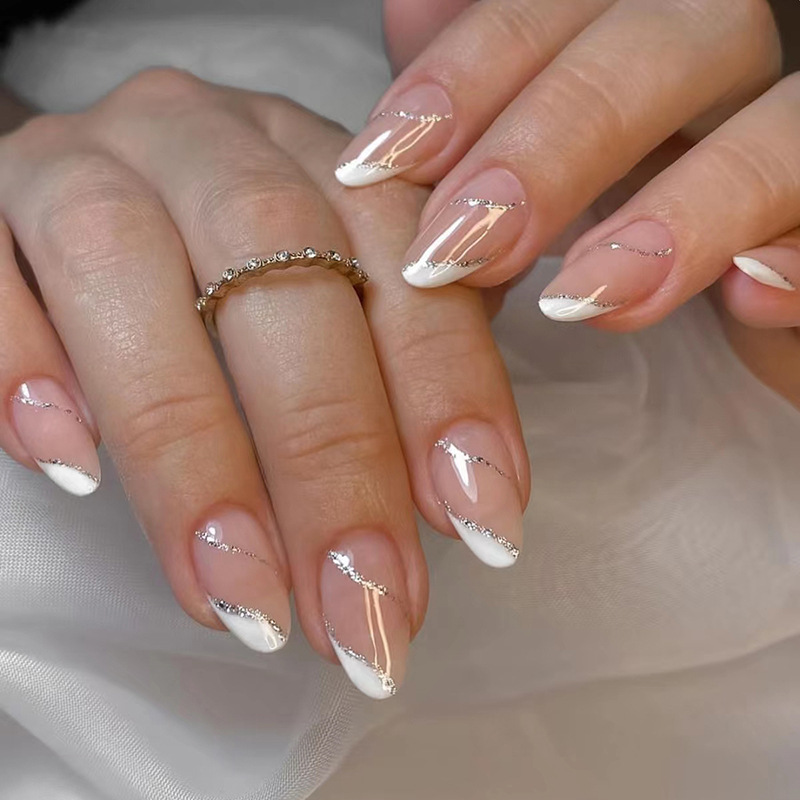 24 قطعة من الأظافر الاصطناعية  - مراجعة Nail Art Simple وسعره