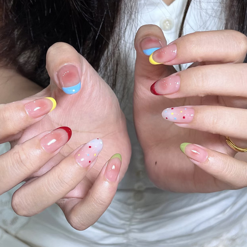 24 قطعة من الأظافر الاصطناعية  - مراجعة Nail Art Simple وسعره