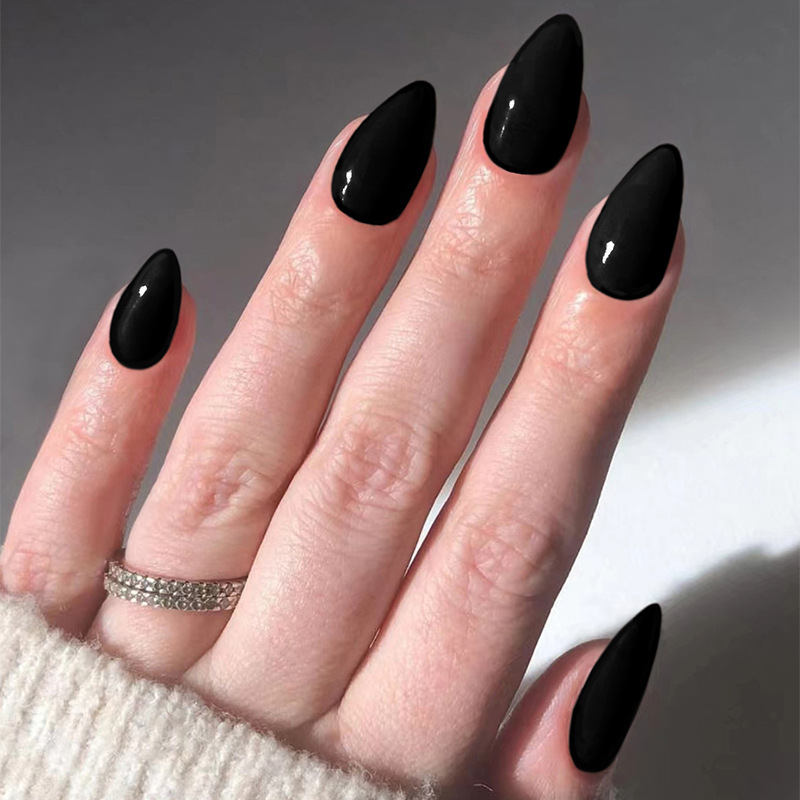 24 قطعة من الأظافر الاصطناعية  - مراجعة Nail Art Simple وسعره