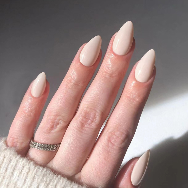 24 قطعة من الأظافر الاصطناعية  - مراجعة Nail Art Simple وسعره