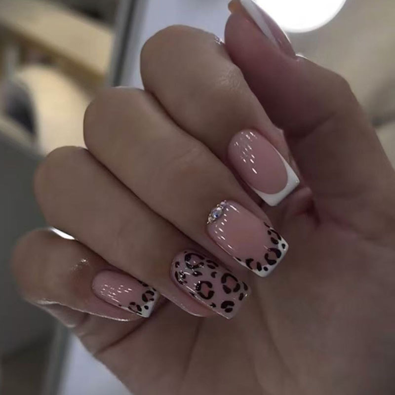 24 قطعة الأظافر وهمية الانتهاء - مراجعة Nail Art Simple وسعره