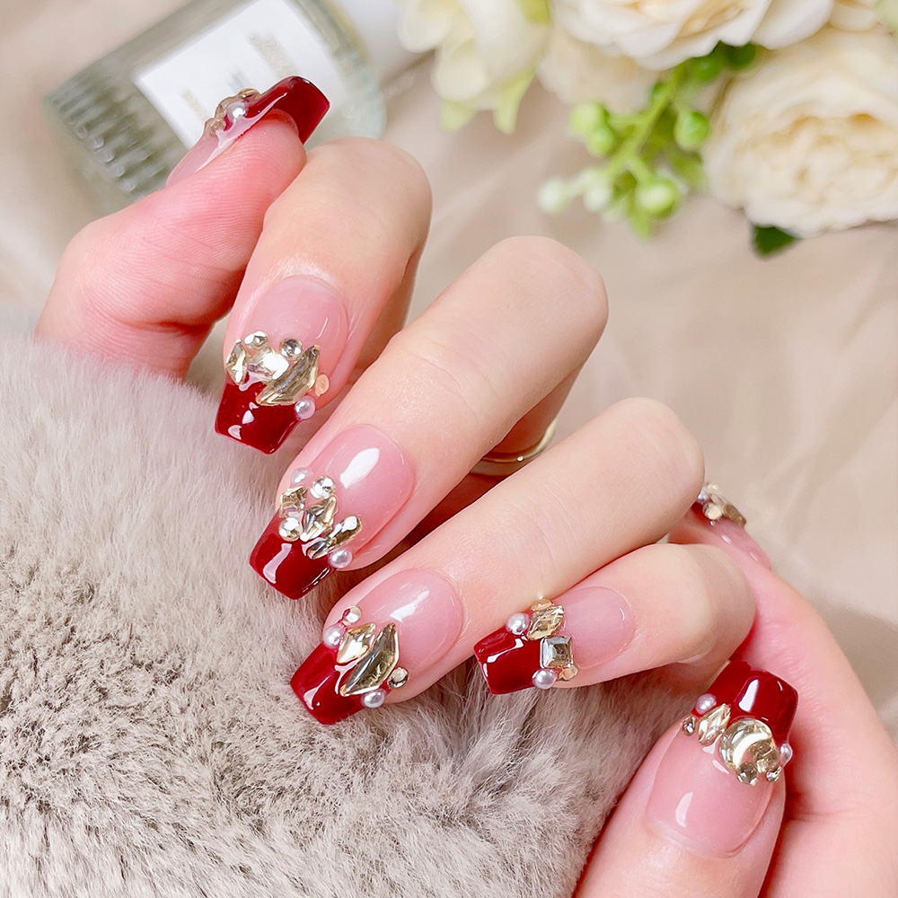 10 قطع من الأظافر الاصطناعية ا - مراجعة Nail Art Red وسعره