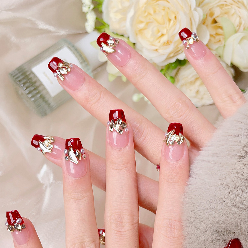 10 قطع من الأظافر الاصطناعية ا - مراجعة Nail Art Red وسعره
