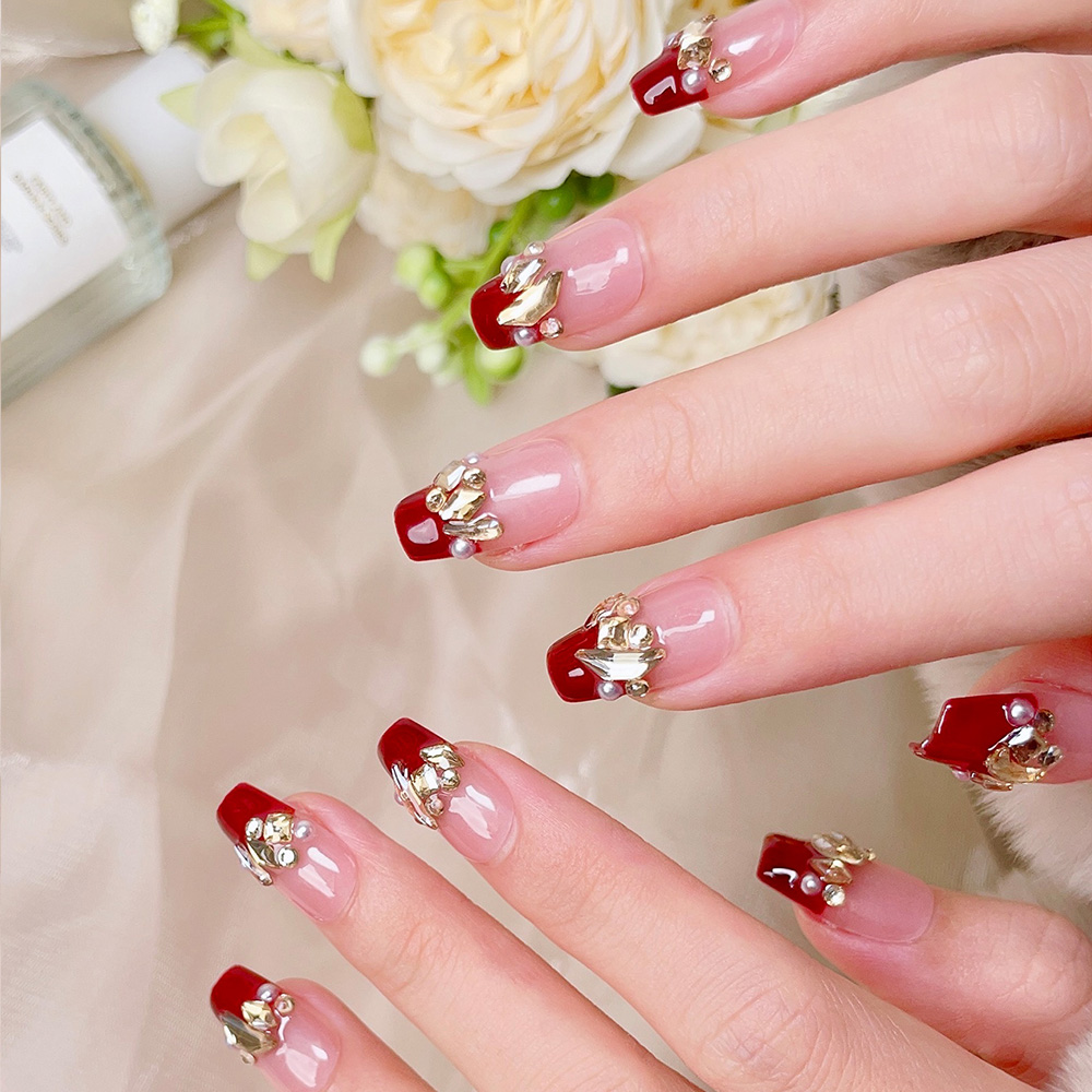 10 قطع من الأظافر الاصطناعية ا - مراجعة Nail Art Red وسعره