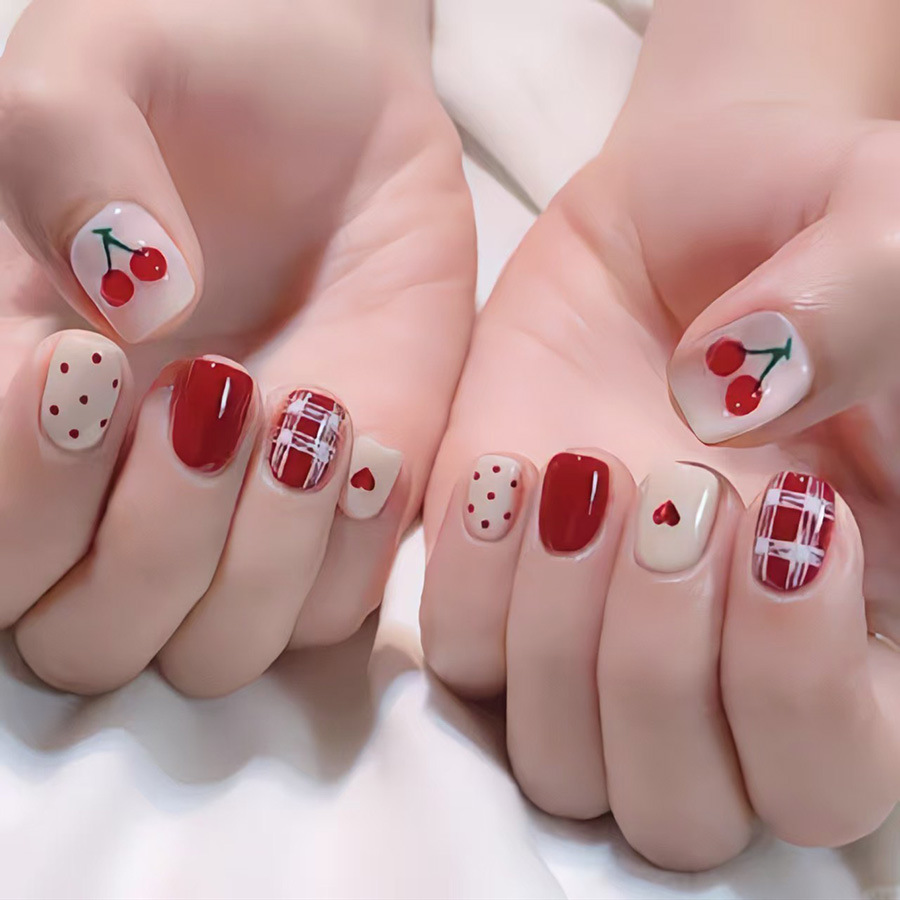 أظافر صناعية قصيرة مربعة الشكل - مراجعة Nail Art Red وسعره
